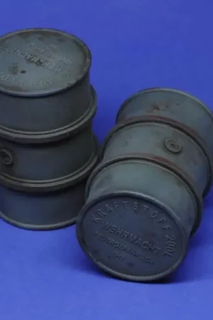 Dagaanbieding Royal Model: 1/48; German Fuel Drums - WWII