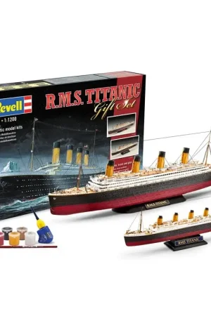 Gift-Set ,Titanic, 2 kits included plus paints, paint brush and glue Schaalmodel Tijdelijk Beschikbaar