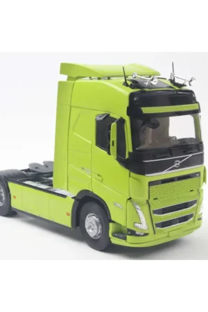 Volvo trucks fh globetrotter xl neon green 2023 1/24 Miniatuur Uitverkoop
