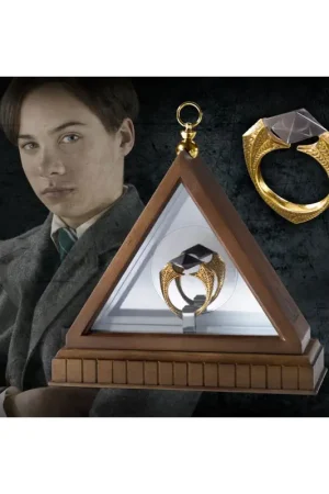 Laatste Versie Harry Potter Replica 1/1 Lord Voldemort´s Horcrux Ring (gold-plated)