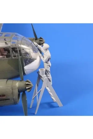 Betrouwbaar Siebel Si-204 / Aero C-3 Airman (reinigen van luifelbeglazing) Deze set biedt een harsfiguur van een bemanningslid afgebeeld tij