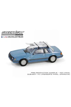 Rechtstreeks Van De Fabrikant Ford mustang ghia coupe 1981 blue with winter accessories Miniatuur