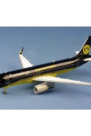 Goedkoop Eurowings A320 "BVB Mannschaftsairbus" D-AIZR Miniatuur