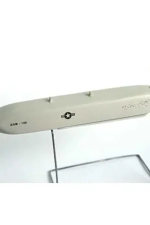 Finale Uitverkoop Opnieuw uitgebracht!AGM-158 JASSM.Eén raket per set die kan worden samengebouwd in geplaatste of opgeborgen posities
