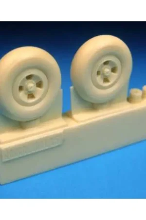 Lage Prijs Supermarine Spitfire 4-slot wheels smooth tyre. This set contains a pair of detailed 4 slot mainwheels with accurate hub detail,