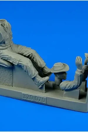 Uitverkoop USAF/US Army Tow Tractor Driver (designed to be used with Aerobonus (by Aires) kits)[UNITED TRACTOR GC-340/SM340 DMC Logan T-40]
